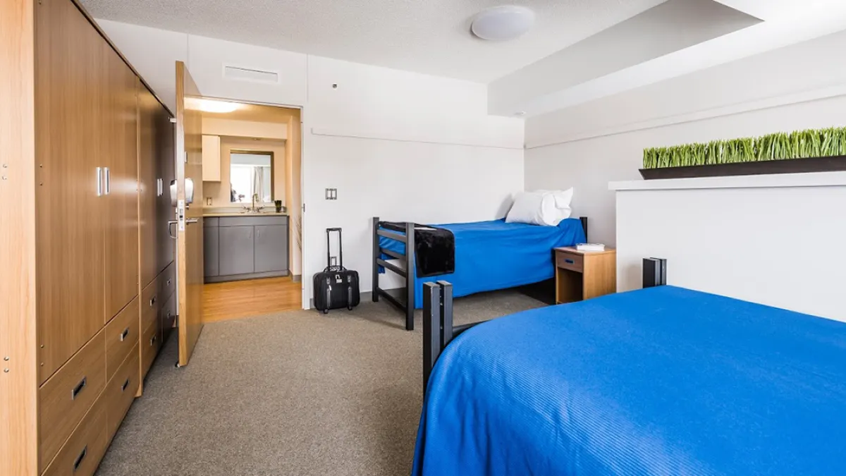 Summer Accommodations room with two single beds
